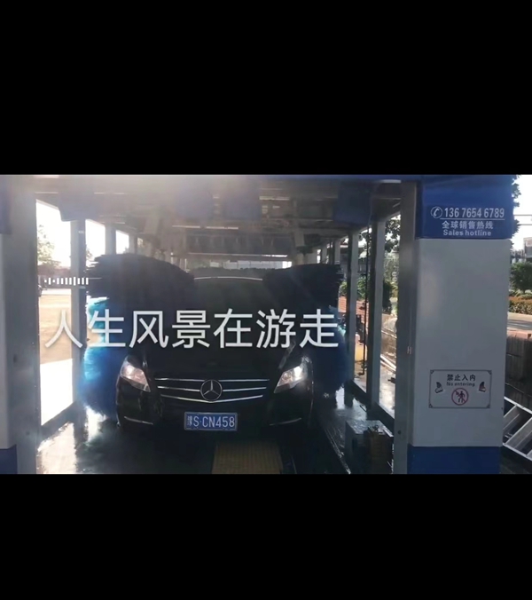 河南信陽-潢川迎賓加油站 連續(xù)式隧道9刷電腦洗車機(jī)安裝完畢調(diào)試現(xiàn)場(chǎng)拍攝